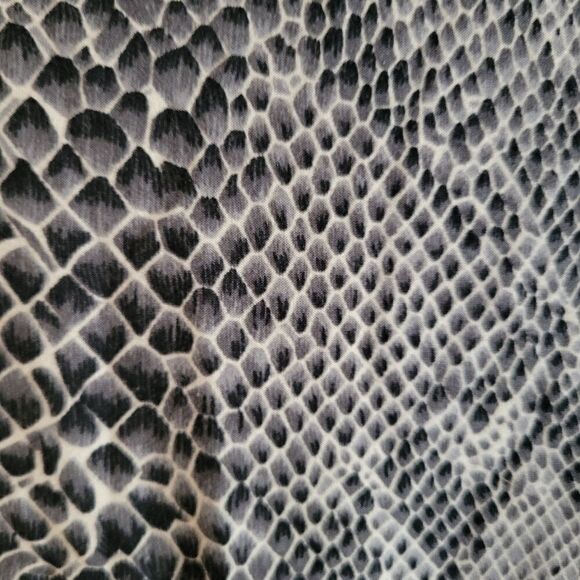 Rafaella long sleeve snake skin design Women's top Large Pre-owned - Picture 3 of 5